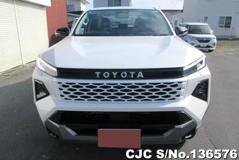 Toyota Hilux in White for Sale Image 2