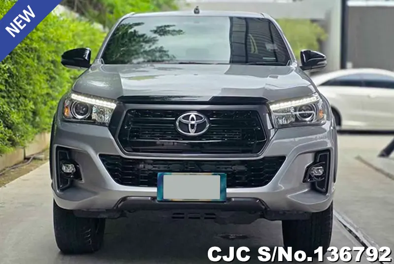Toyota Hilux in Silver for Sale Image 3