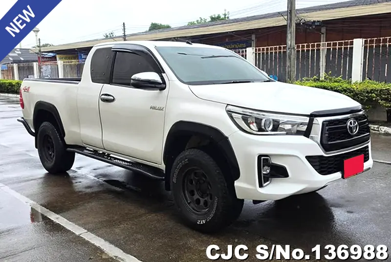 Toyota Hilux in White for Sale Image 0