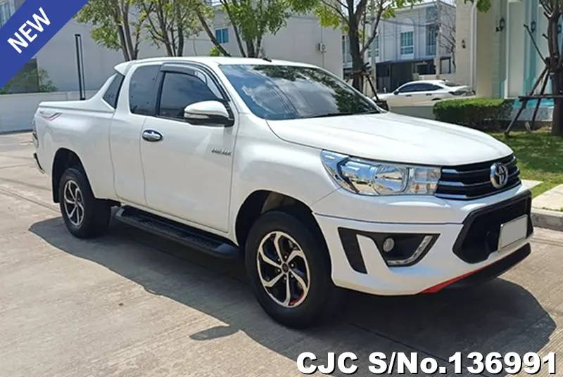 Toyota Hilux in White for Sale Image 0