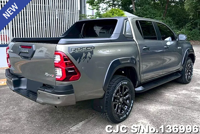 Toyota Hilux in Oxide Bronze Metallic for Sale Image 2