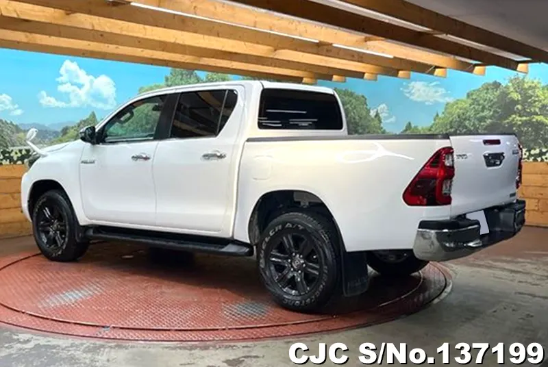 Toyota Hilux in White for Sale Image 1