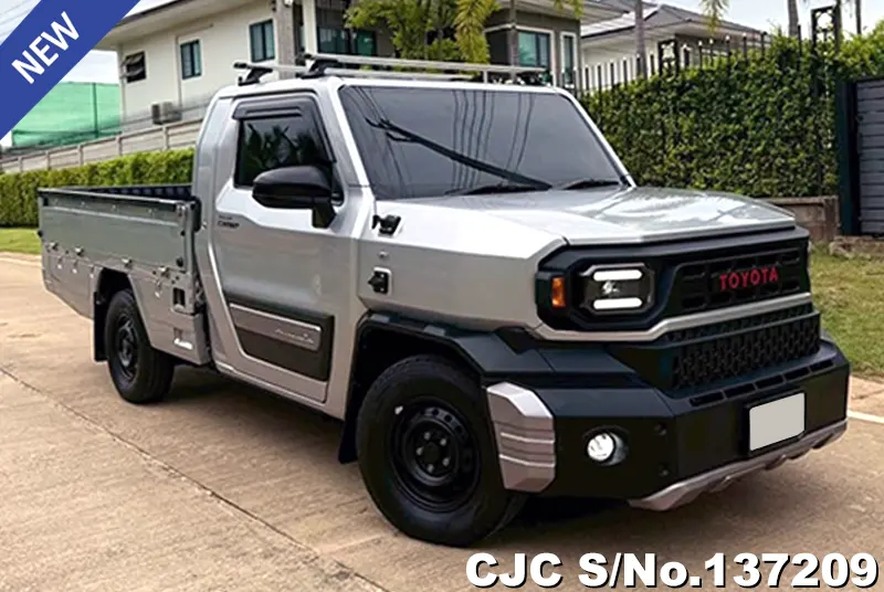 Toyota Hilux in Silver for Sale Image 0