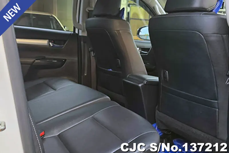 Toyota Hilux in White for Sale Image 9