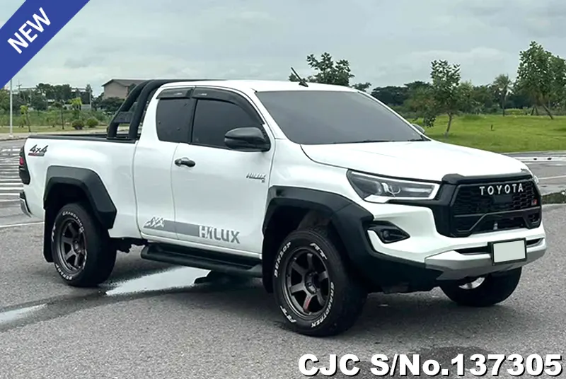 Toyota Hilux in White for Sale Image 0