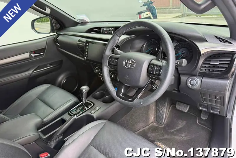 Toyota Hilux in White for Sale Image 9
