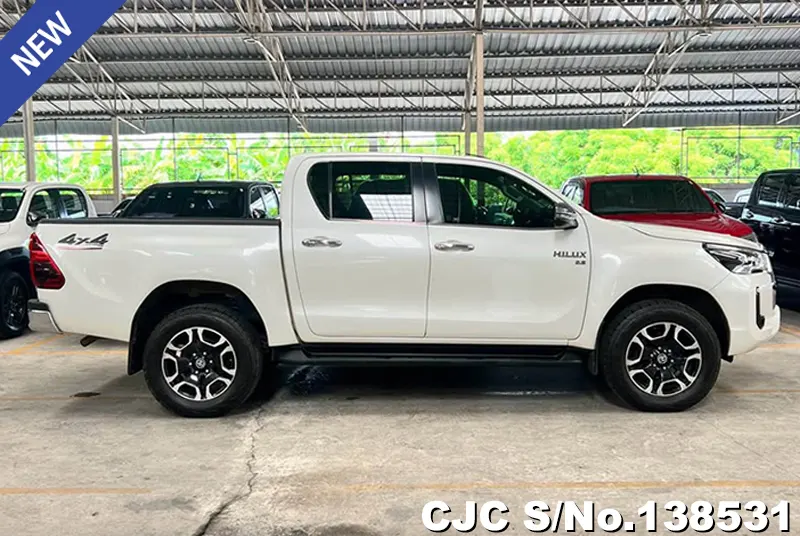 Toyota Hilux in White for Sale Image 6