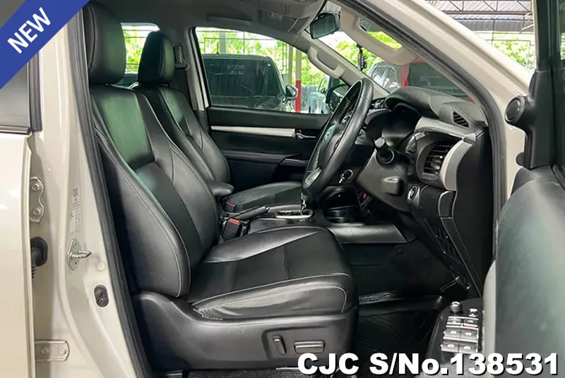 Toyota Hilux in White for Sale Image 11