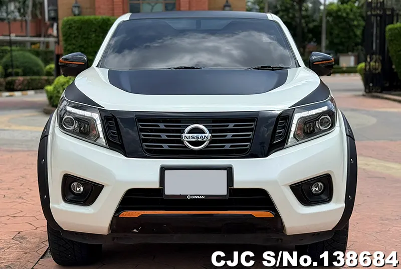 Nissan Navara in Black for Sale Image 2