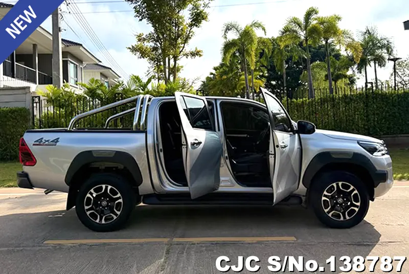 Toyota Hilux in Gray for Sale Image 6