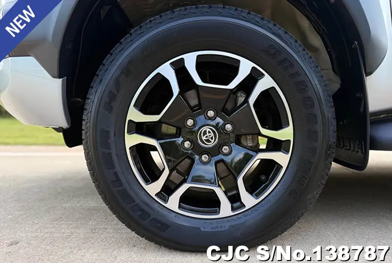 Toyota Hilux in Gray for Sale Image 14
