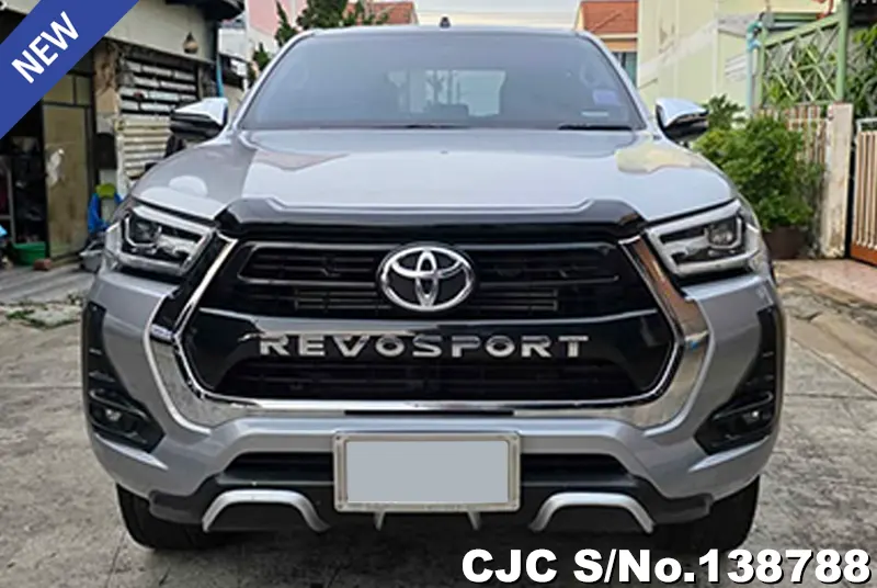 Toyota Hilux in Gray for Sale Image 4