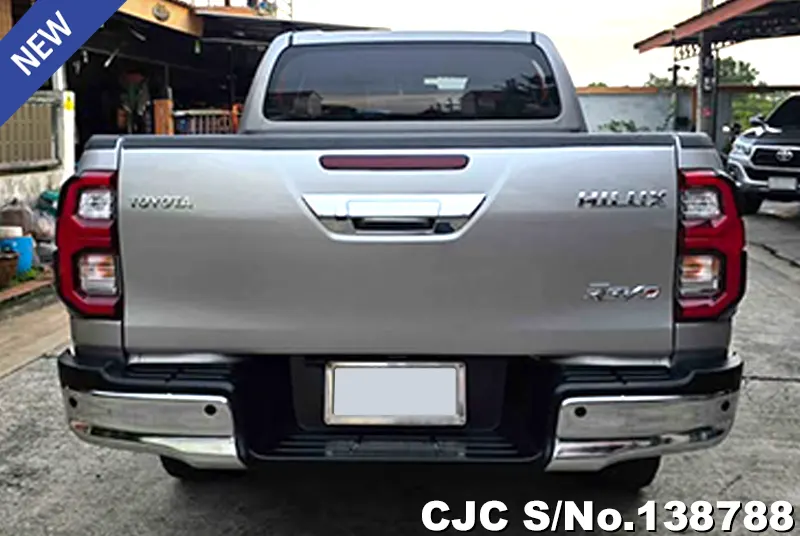 Toyota Hilux in Gray for Sale Image 5