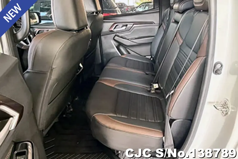 Isuzu D-Max in White for Sale Image 13