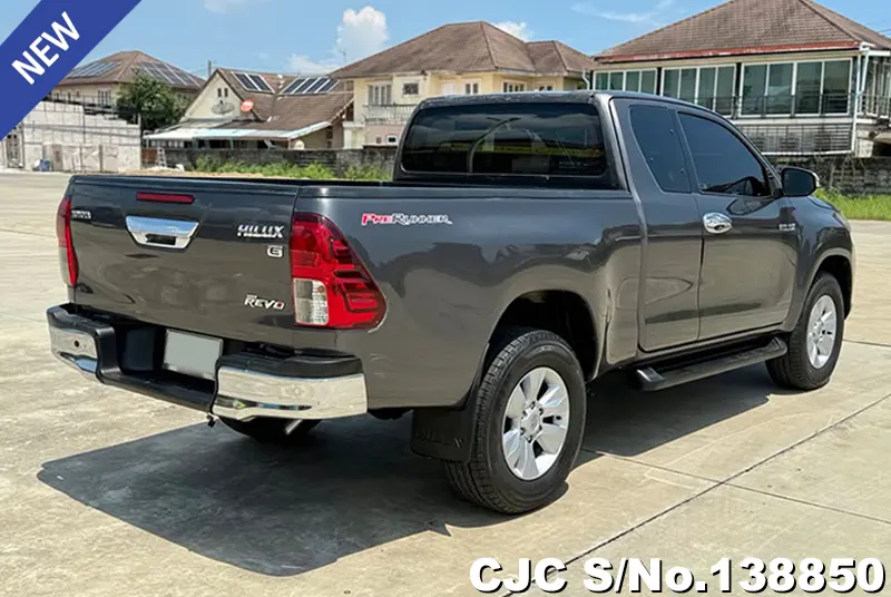 Toyota Hilux in Gray for Sale Image 2