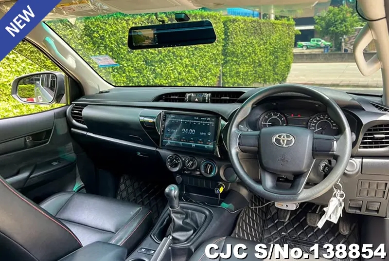 Toyota Hilux in Gray for Sale Image 7