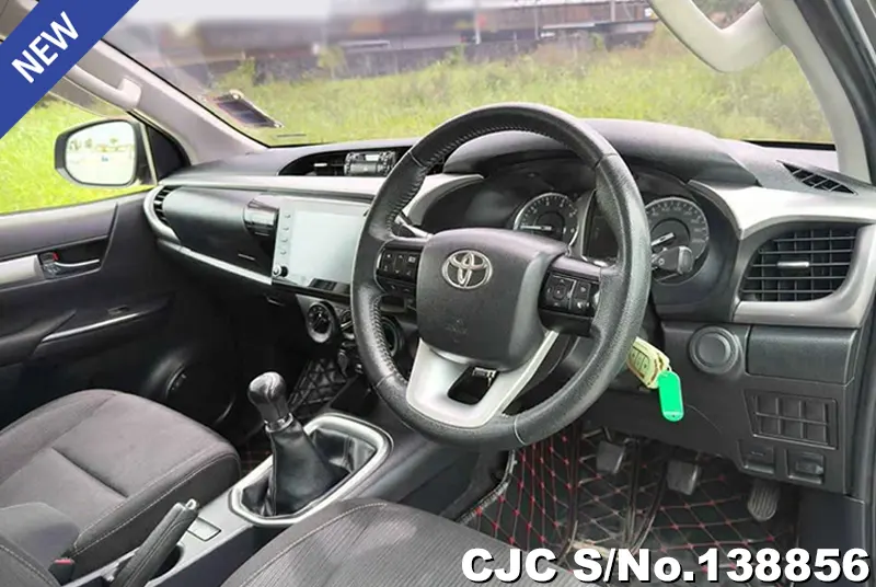 Toyota Hilux in Gray for Sale Image 7