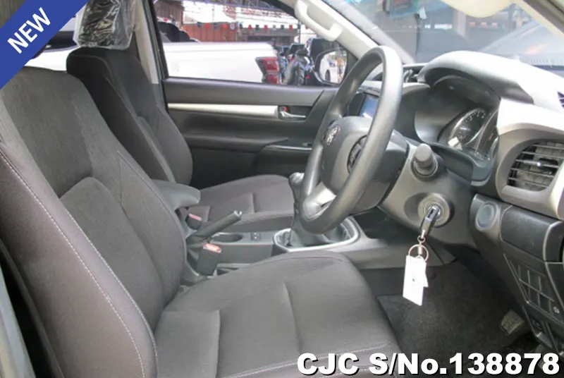 Toyota Hilux in Gray for Sale Image 7