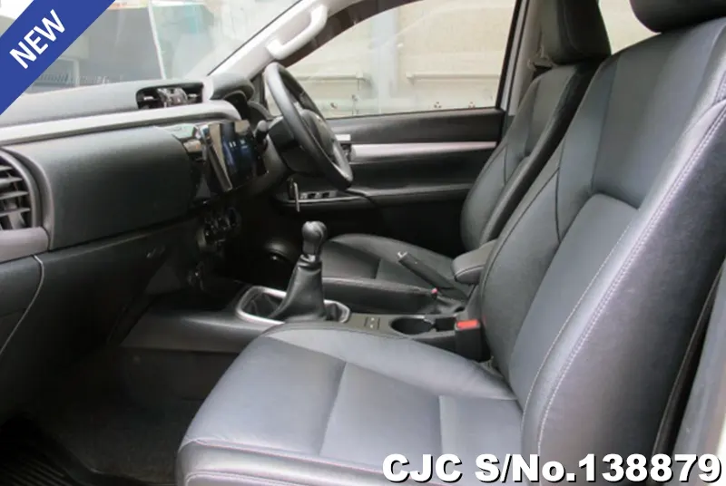 Toyota Hilux in White for Sale Image 8