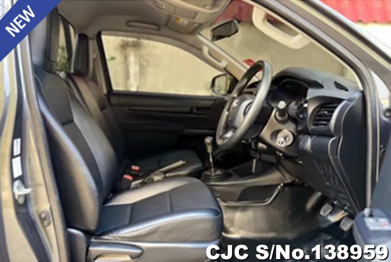 Toyota Hilux in Gray for Sale Image 9