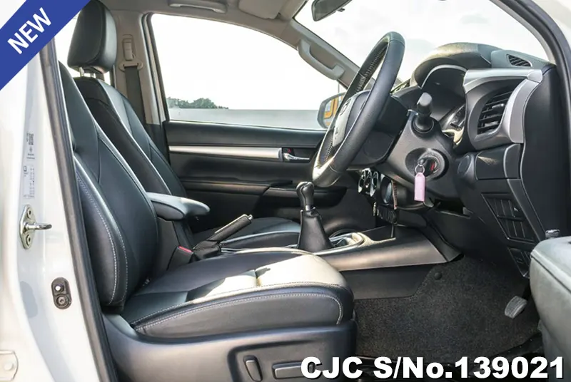 Toyota Hilux in White for Sale Image 9