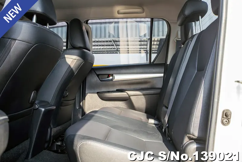 Toyota Hilux in White for Sale Image 12