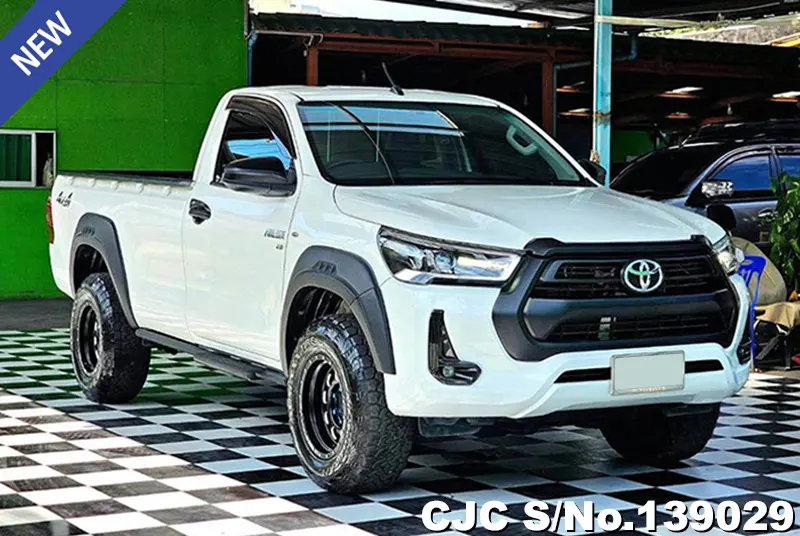 Toyota Hilux in White for Sale Image 0