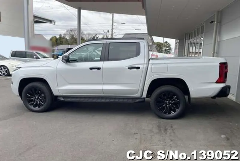 Mitsubishi Triton in White for Sale Image 7