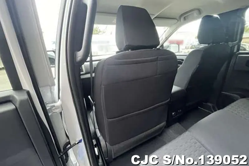 Mitsubishi Triton in White for Sale Image 15
