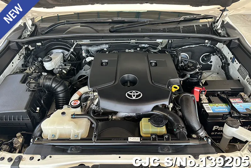Toyota Hilux in White for Sale Image 8