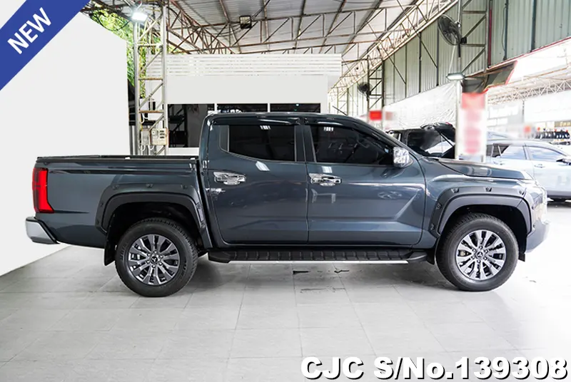 Mitsubishi Triton in Gray for Sale Image 5