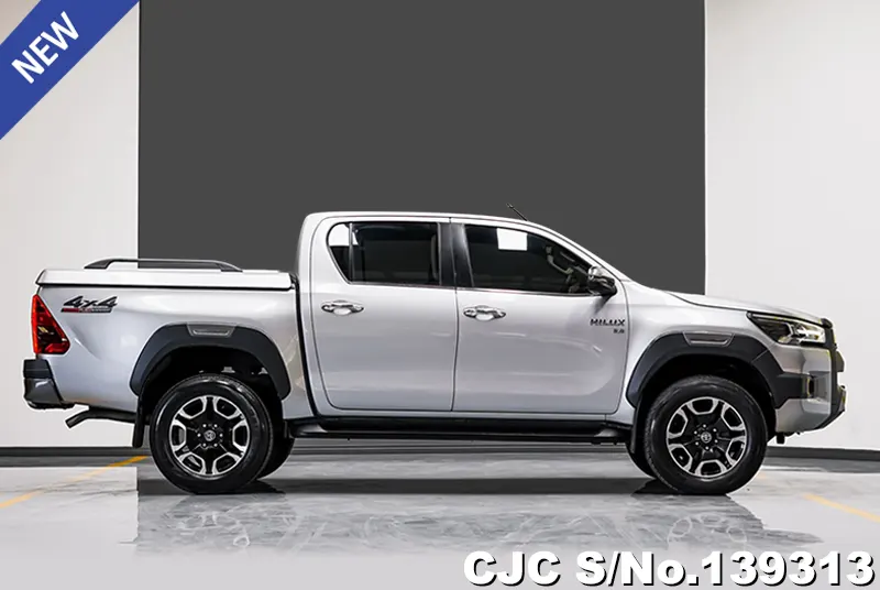 Toyota Hilux in Gray for Sale Image 4